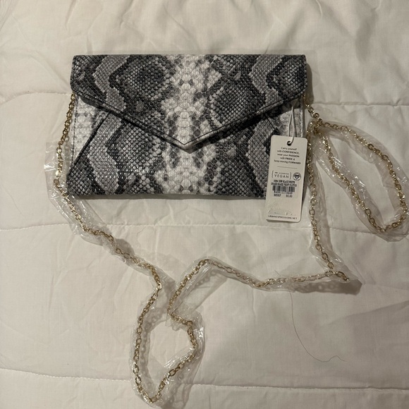 NWT Urban Expressions Snakeskin Clutch/Crossbody - Picture 3 of 5